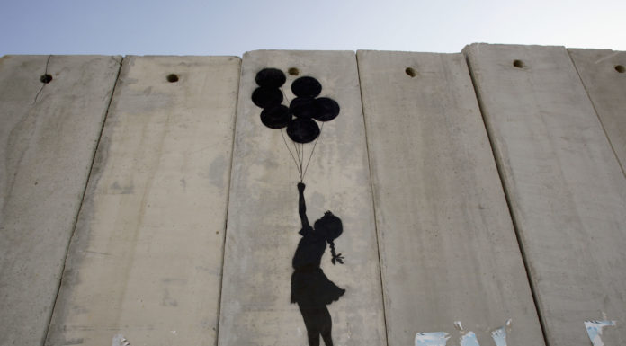 Opera di Banksy, sul muro di Gaza