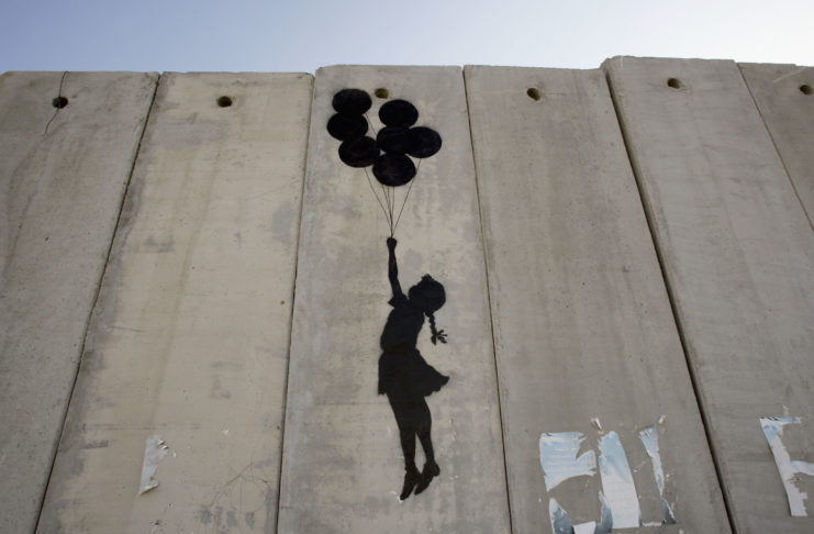 Opera di Banksy, sul muro di Gaza