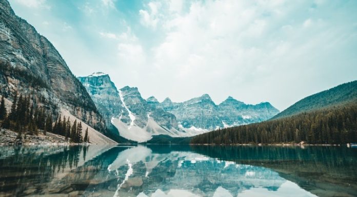 Scopri il Moraine Lake, specchio d’acqua oltre i 1800 metri Moraine Lake