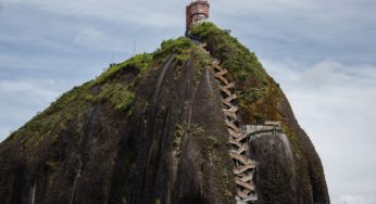 Sei abbastanza tenace da raggiungere la vetta? Scopri la Piedra del Peñol 