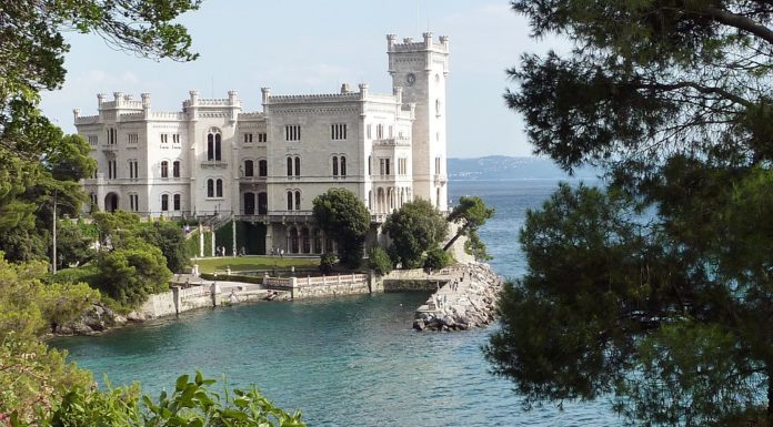 Uno storico affaccio sul mare di casa nostra! Scopri l’impervia bellezza del Castello di Miramare Catello di Miramare