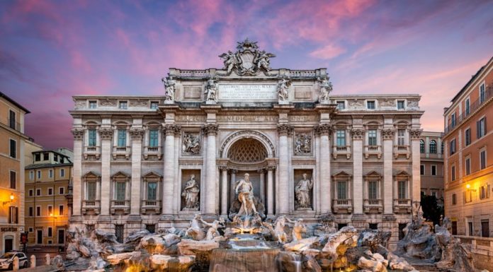 Fontana di Trevi e la Madonnella