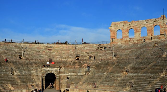 Fermati ad ammirare l’Arena di Verona la culla di arte, storia e leggende Arena di Verona