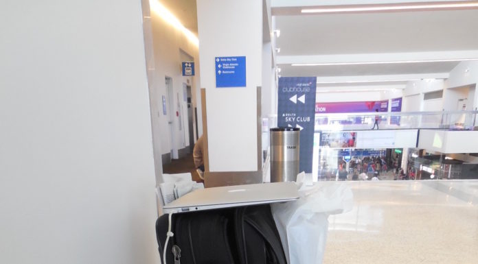 Aeroporti che dichiarano guerra al mondo digitale