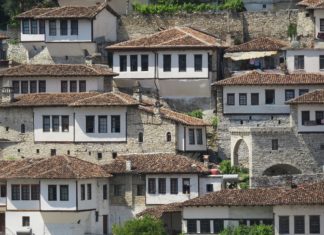 Berat la città dalle mille finestre (pixabay)