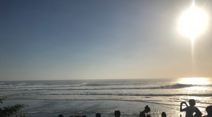 Le curiosità da sapere per chi viaggia in Indonesia e la nascosta spiaggia dei surfisti nell’isola di Bali La spiaggia di Uluwatu Beach a Bali, il paradiso dei surfisti. Photo Credit: Robertoman78